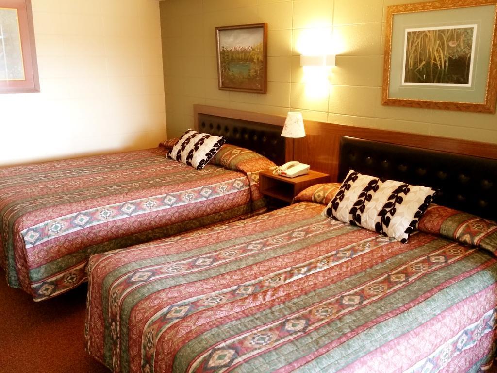 Alpine Lodge Motel&Restaurant Grande Cache Zimmer foto